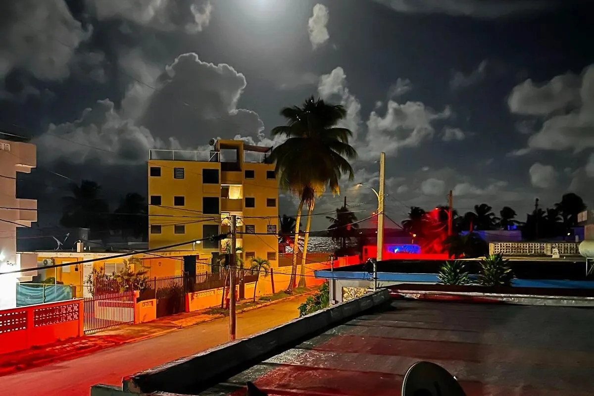 Best Beach In Pr! Beachfront 6 Bedr & Food Forest Лукильо Дом отдыха